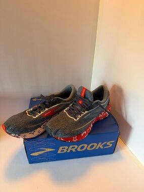 Brooks Gray Running Shoes with Red Star-Patterned Midsole